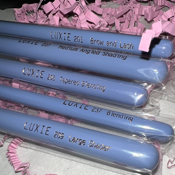 Luxie 5 pcs Makeup Brushes with Case - Picture 8 of 11